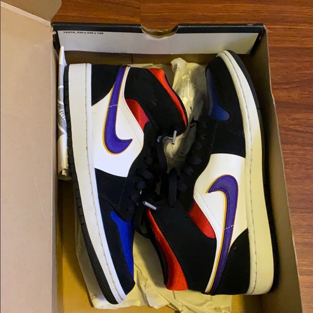jordan 1 lakers top 3